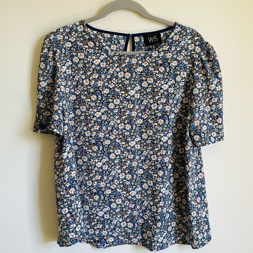 W5 Anthropologie Floral Gold Shimmer Short Sleeve Top Medium